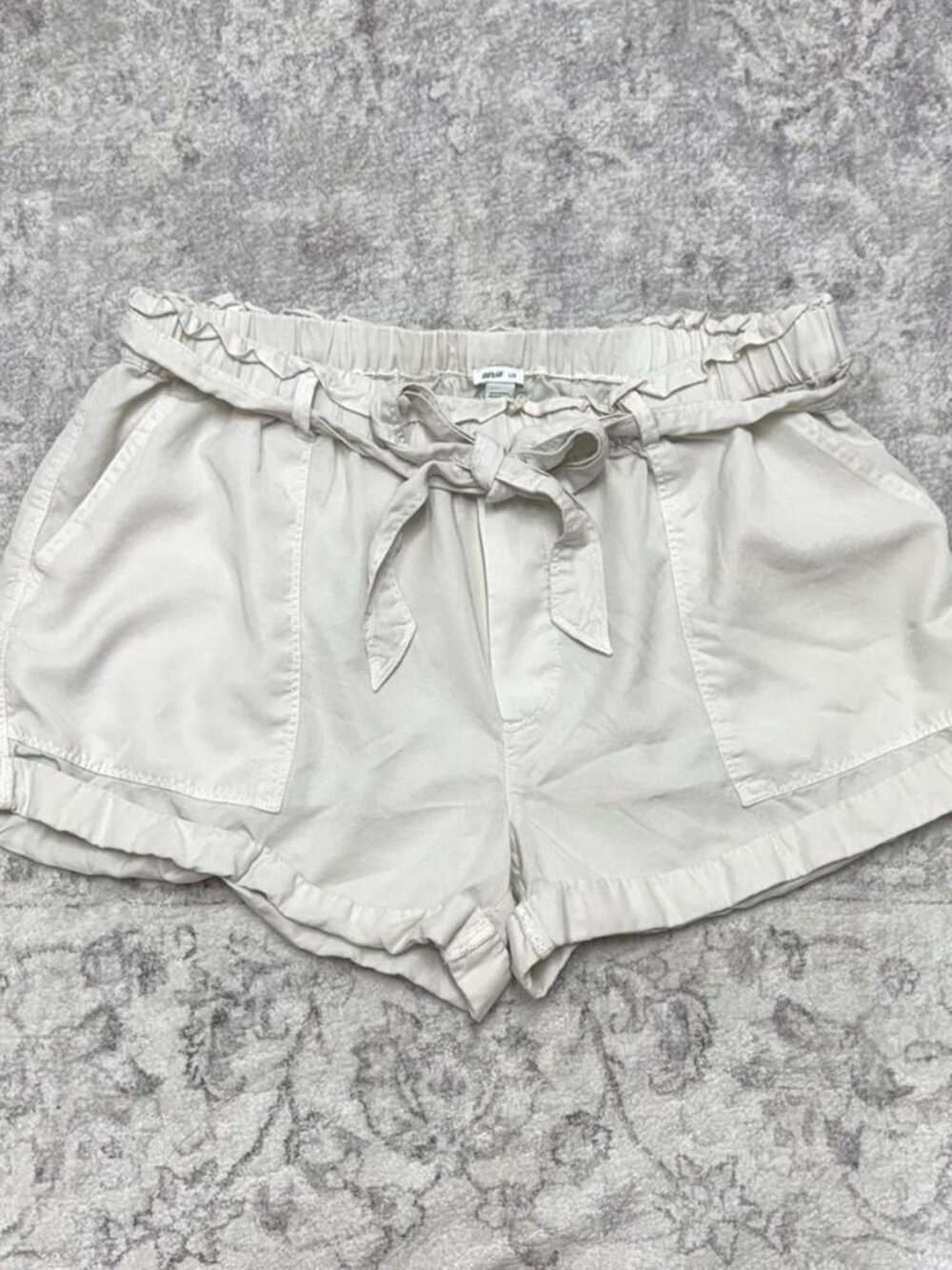 Aerie cream shorts